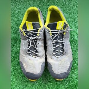 On Running men’s running shoes size 12‎